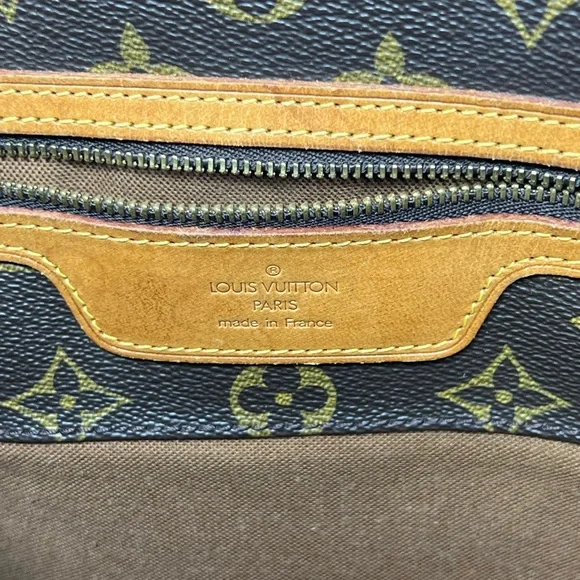 LOUIS VUITTON Monogram Canvas Sac
Shopping Tote - Picture 10 of 16